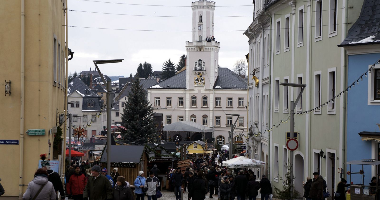 Blick auf den Schneeberger Weihnachtsmarkt
