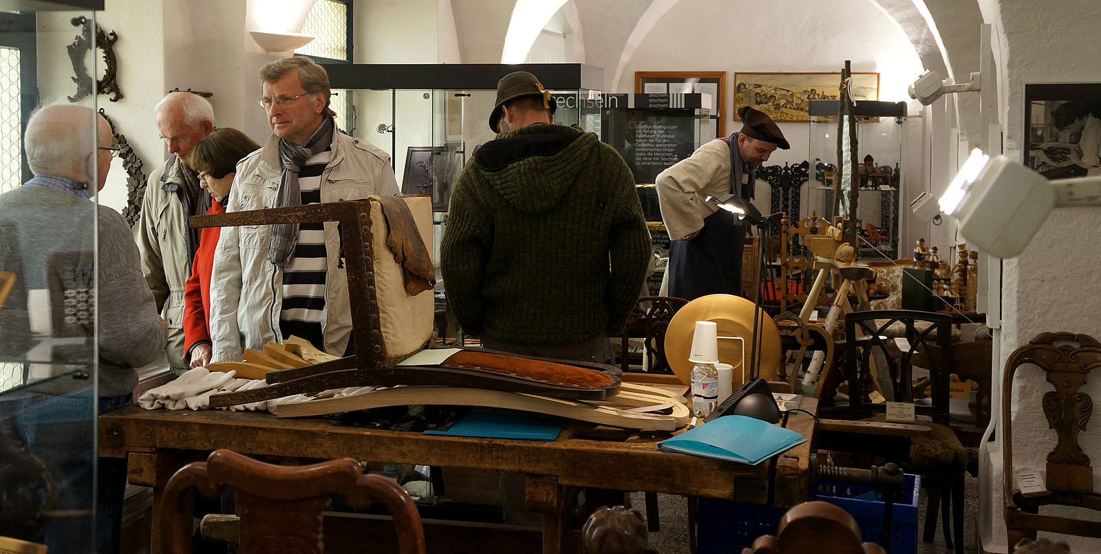 Tag des traditionellen Handwerks - Prï¿½sentation des alten Handwerks zur Stuhlherstellung