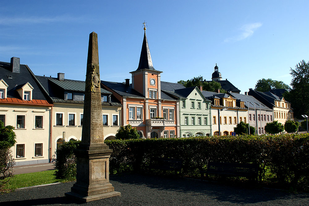 Frauenstein Rathaus und Postmeilensäule