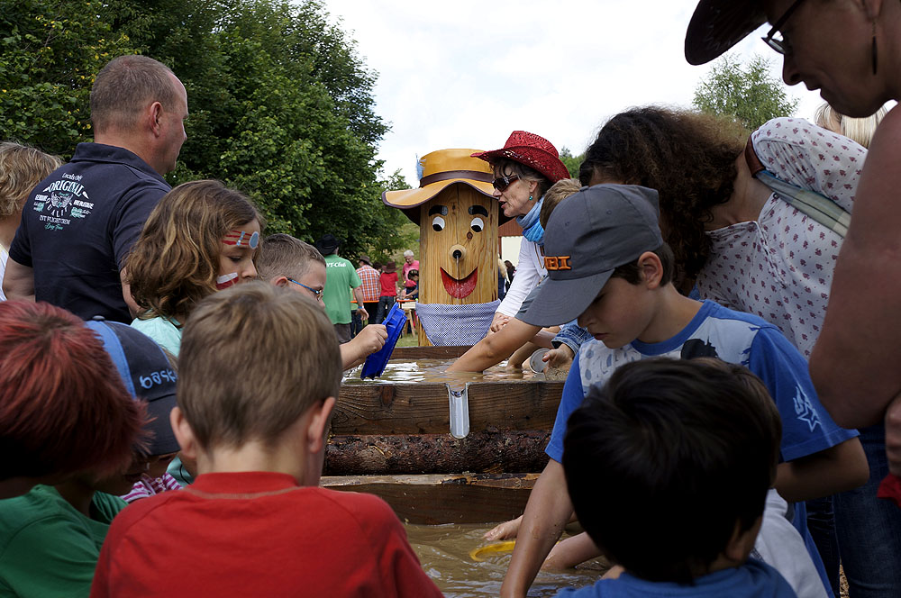 Goldwaschen beim Country- und Rodeofest in Pfaffroda