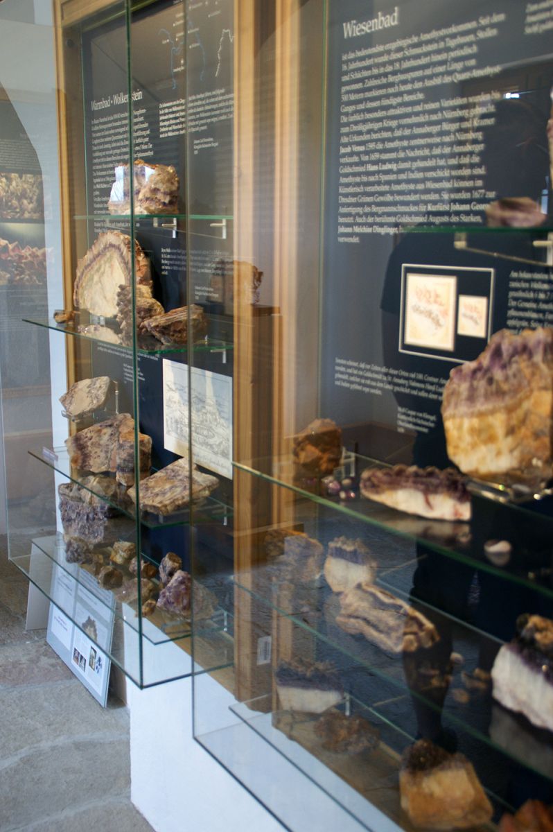Ausstellung Land der Amethyste im Museum Schloss Wolkenstein