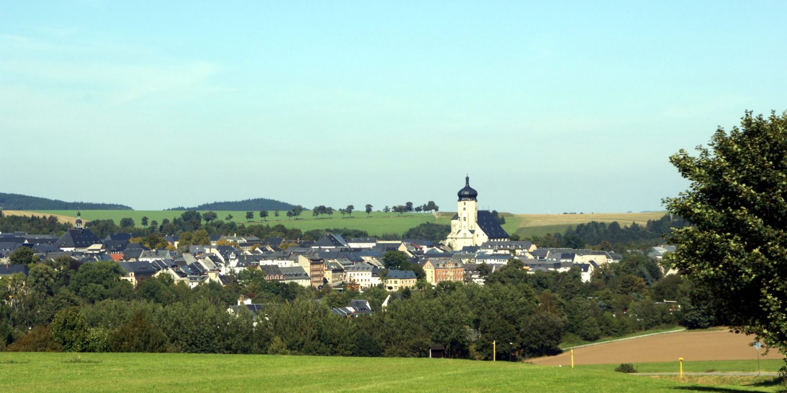 Blick auf MArienberg mit Kirche St. Marien