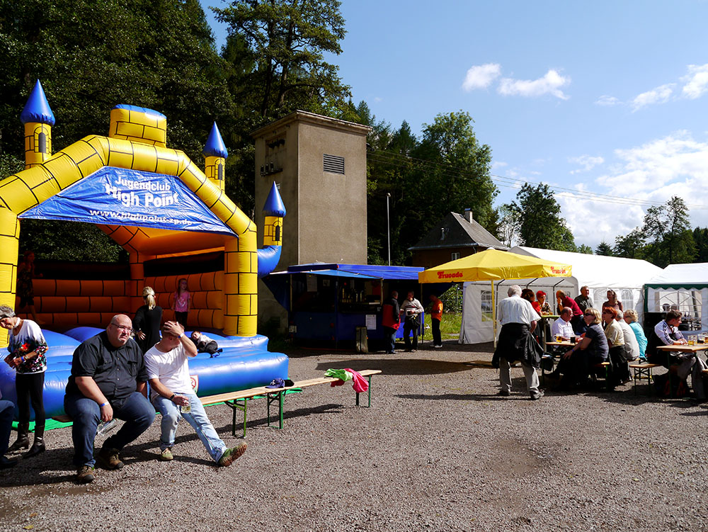 Festplatz VogelschieÃen Hallbach