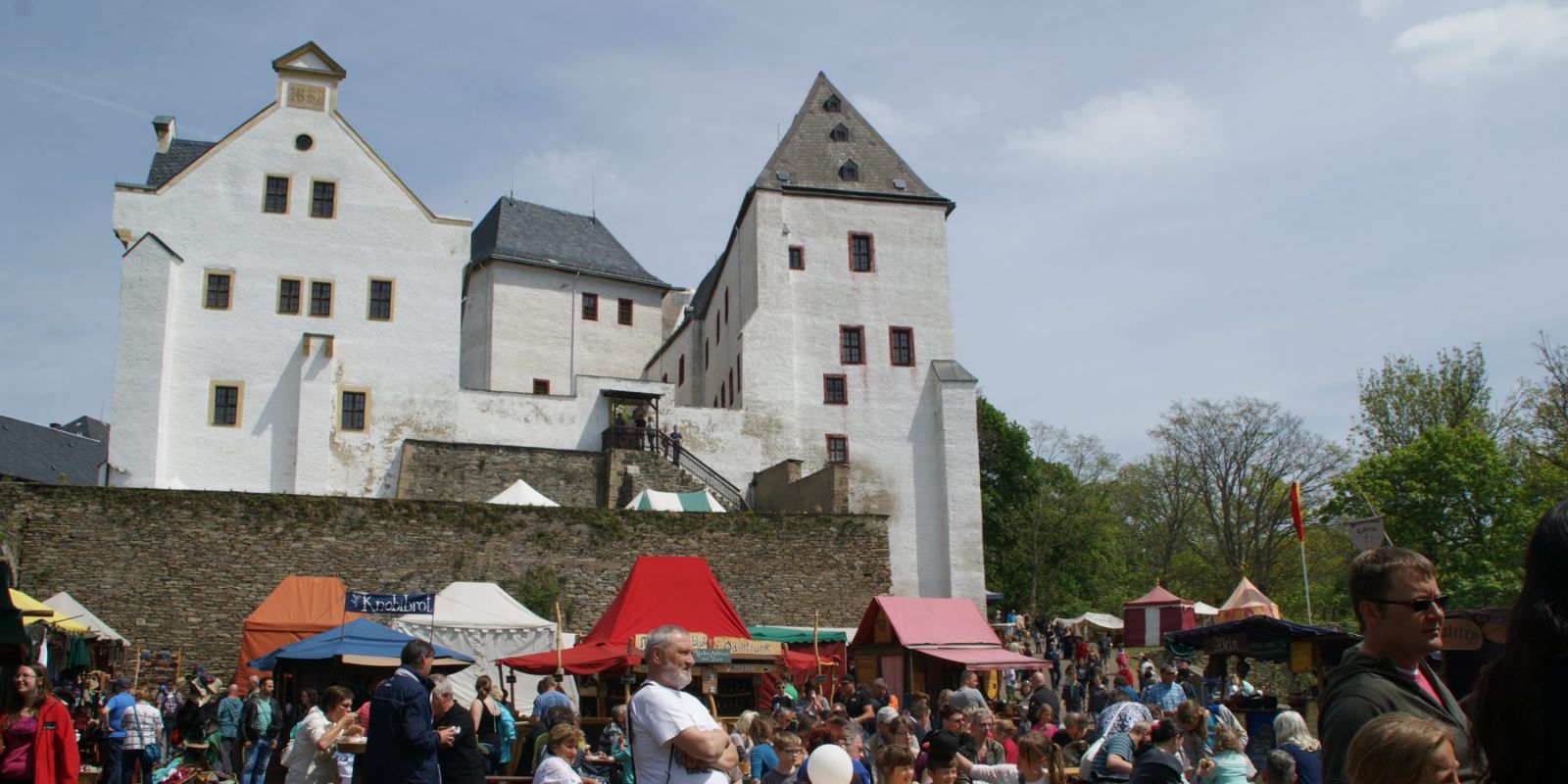 Blick zur Burg Wolkenstein zum Burgfest