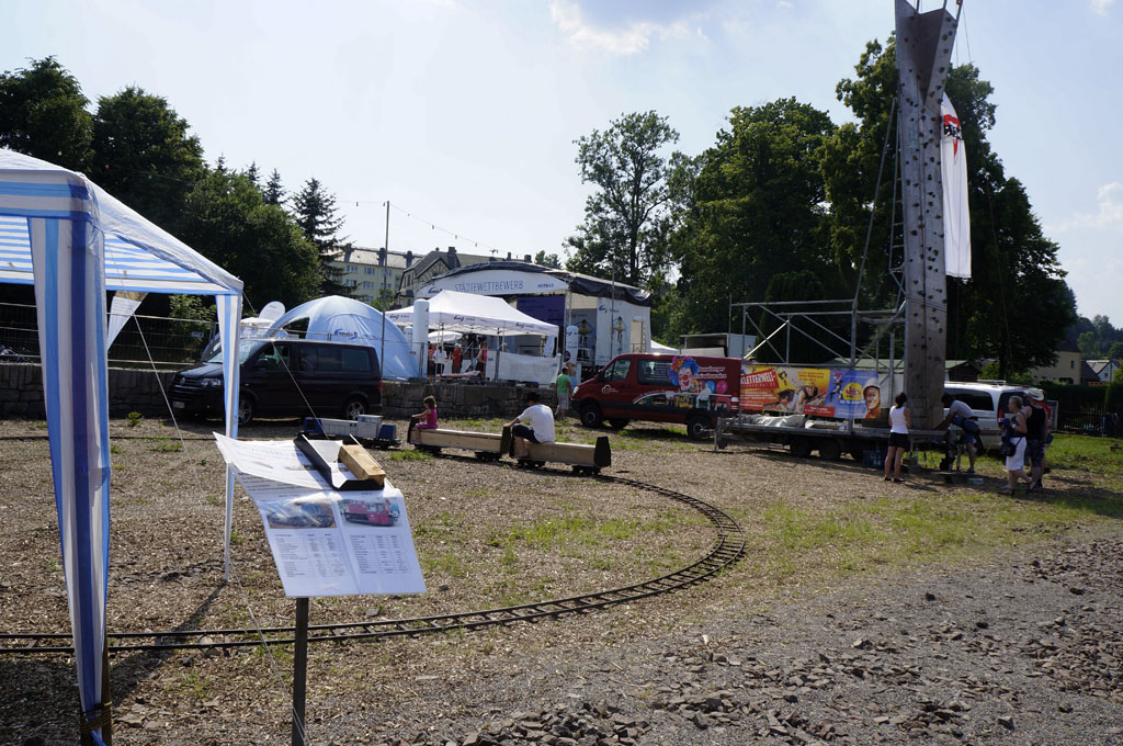 Kindereisenbahn, Kletterwand und B�hne zum Stadtfest Pockau-Lengefeld