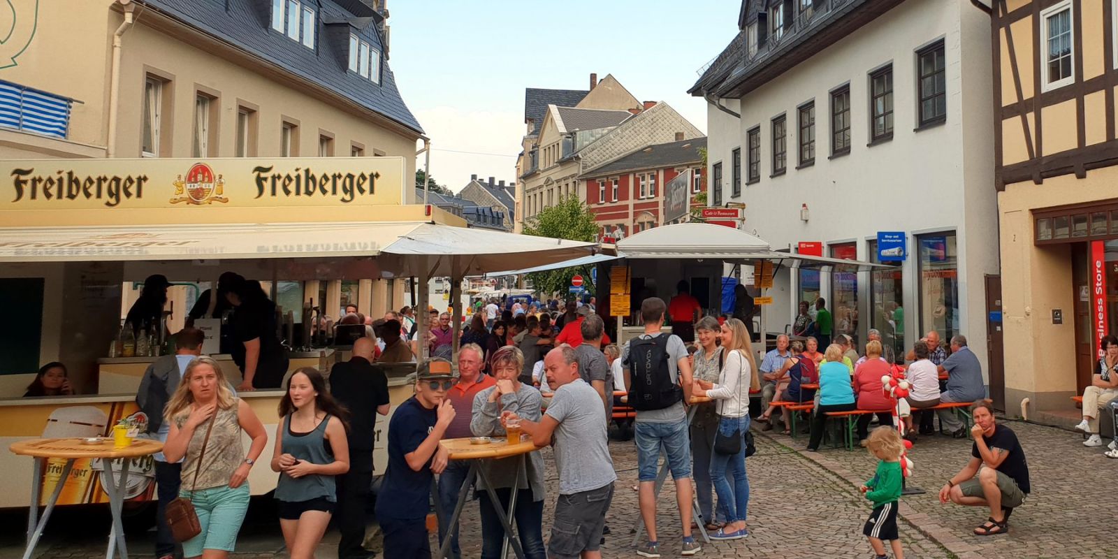 Auch fï¿½r das leibliche Wohl ist reichlich gesorgt zum Straï¿½enfest in Olbernhau