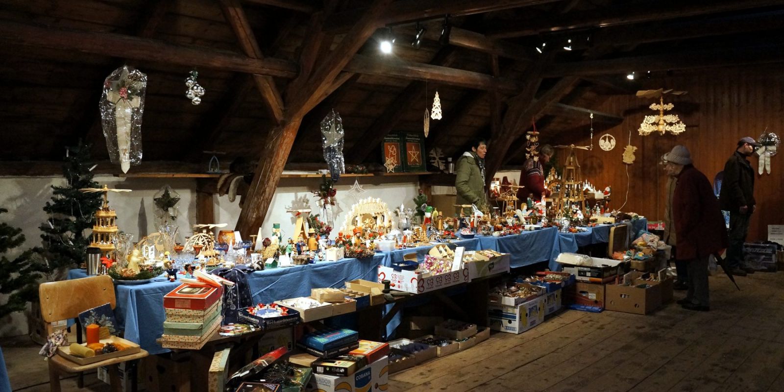 Trï¿½delmarkt zum Advent im Schloss Schlettau