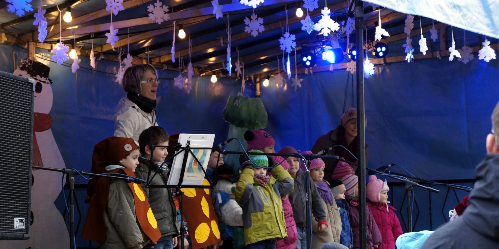 Bühnenauftritt auf dem Märchenweihnachtsmarkt