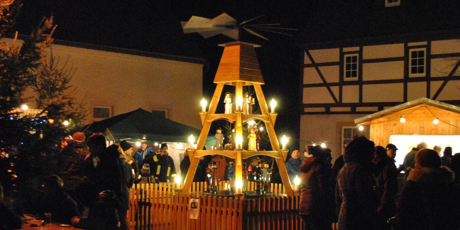 Pyramide auf dem Weihanchtsmarkt in Reifland