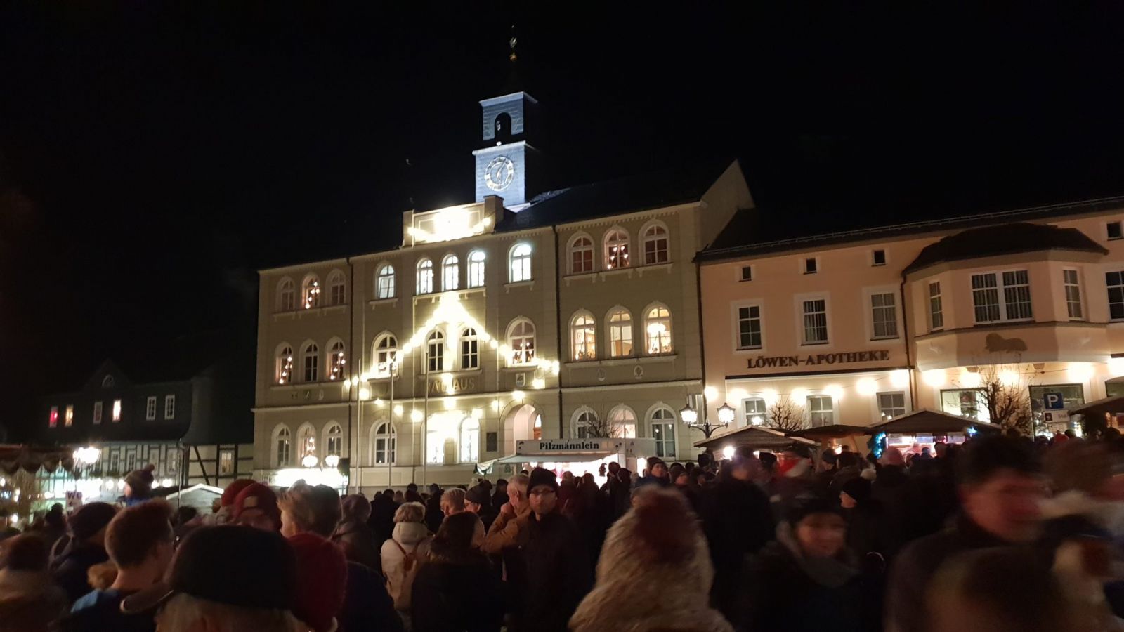 Zwönitzer Rathaus in der Weihnachtszeit