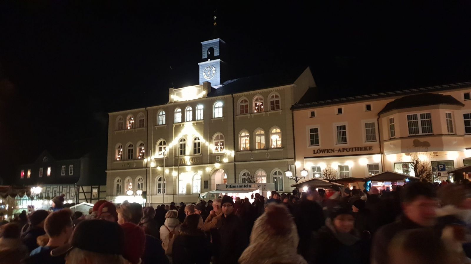 Zwï¿½nitzer Rathaus in der Weihnachtszeit