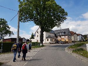 Wanderung zum Gasthof âDrei Lindenâ in NiederneuschÃ¶nberg