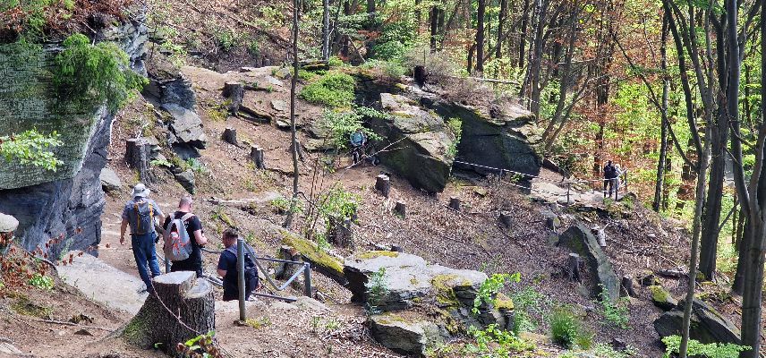 Abstieg von der Brückenklippe in der Wolkensteiner Schweiz